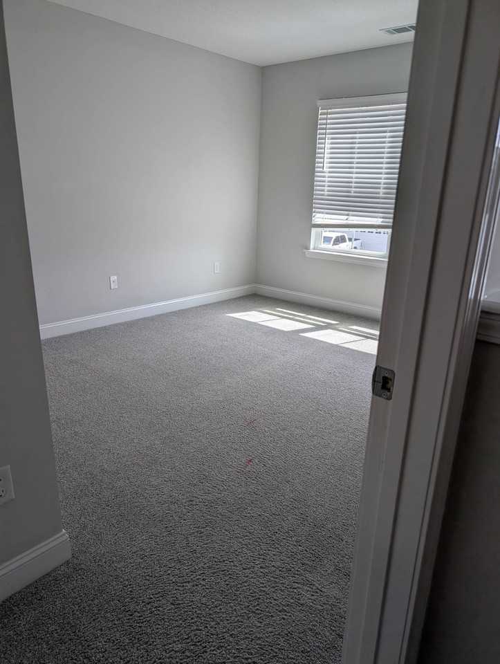 294 Grayson Ave - Photo 7 of 12