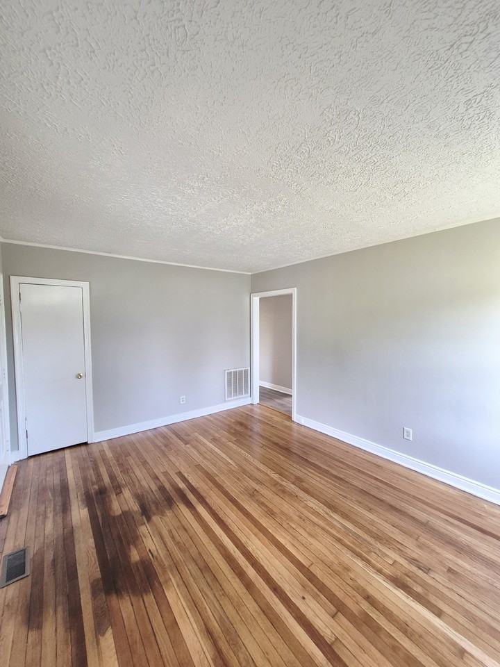 2917 Creighton Rd #1 - Photo 5 of 28