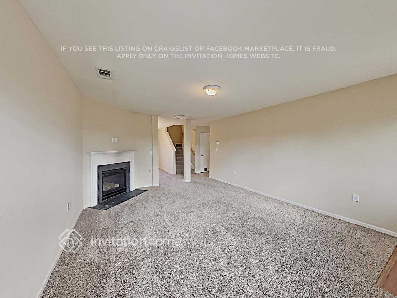 2942 Village Center Dr - Photo 7 of 27