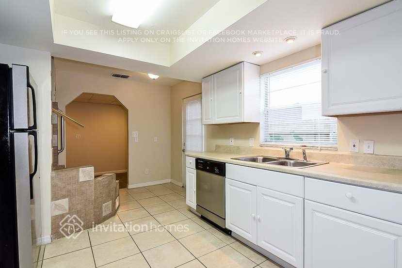 8512 Misty River Ct - Photo 4 of 12