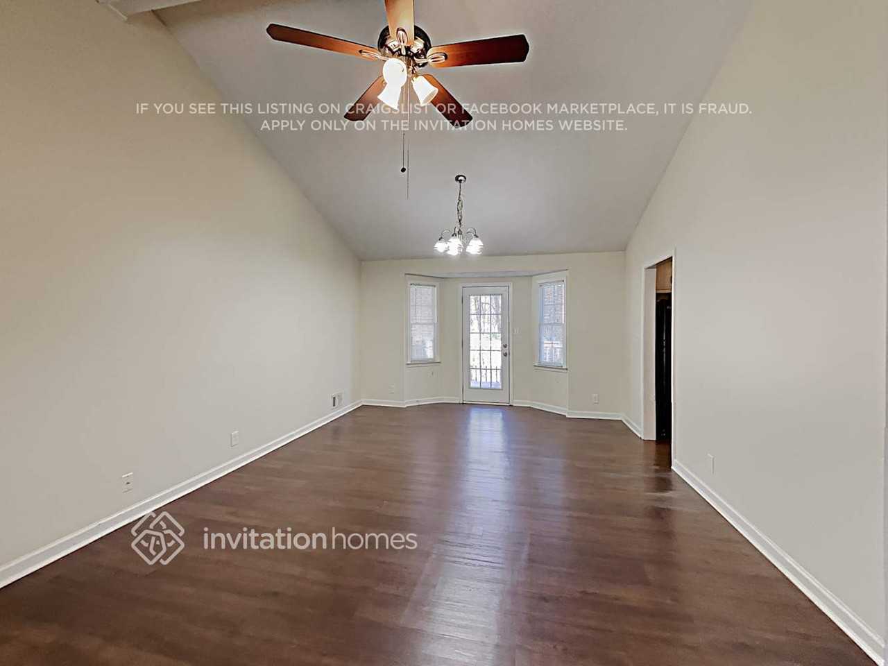 1387 Williamsburg Ln - Photo 6 of 20