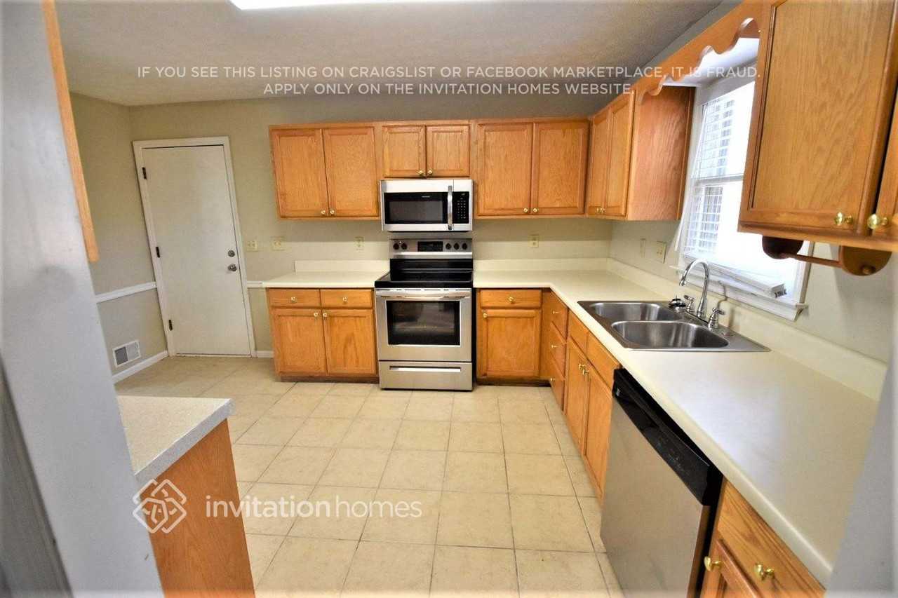 2501 Whitebluff Way - Photo 6 of 13