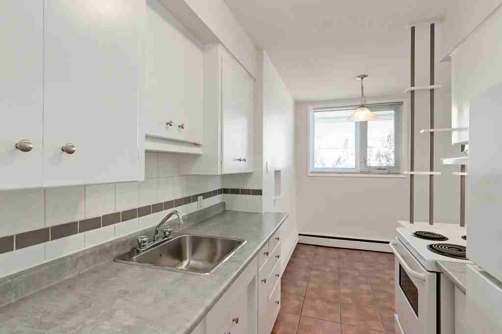 Dorchester Apartments - Photo 4 of 24