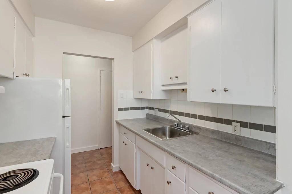 Dorchester Apartments - Photo 5 of 24