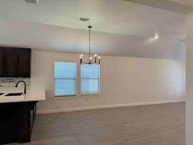6809 Se 84th St - Photo 7 of 33