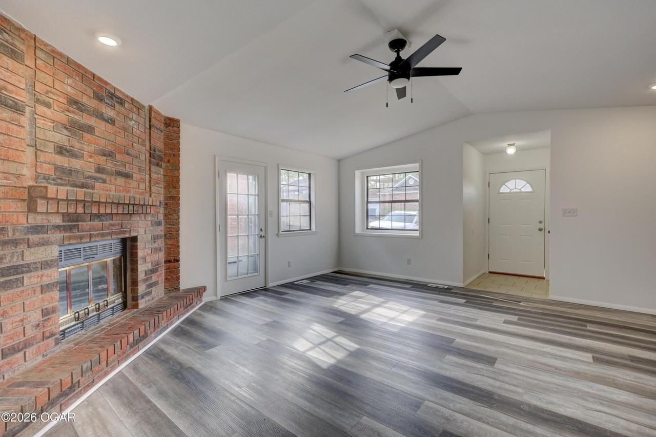 721 W 31st Ter - Photo 3 of 25