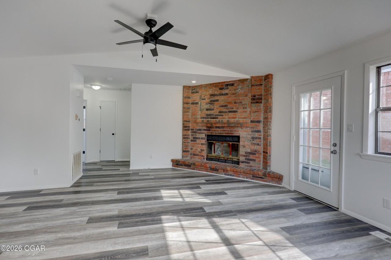 721 W 31st Ter - Photo 5 of 25