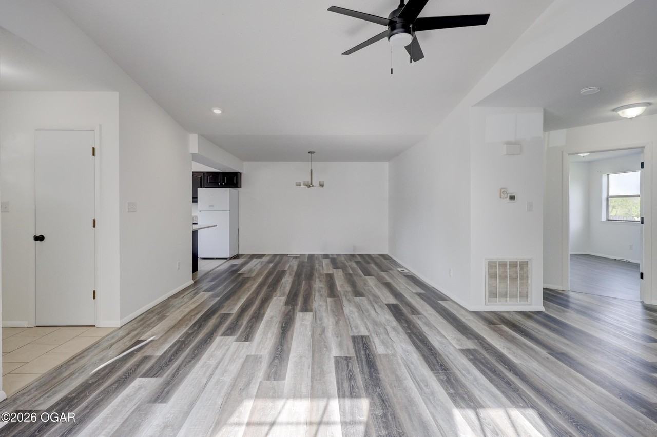 721 W 31st Ter - Photo 6 of 25