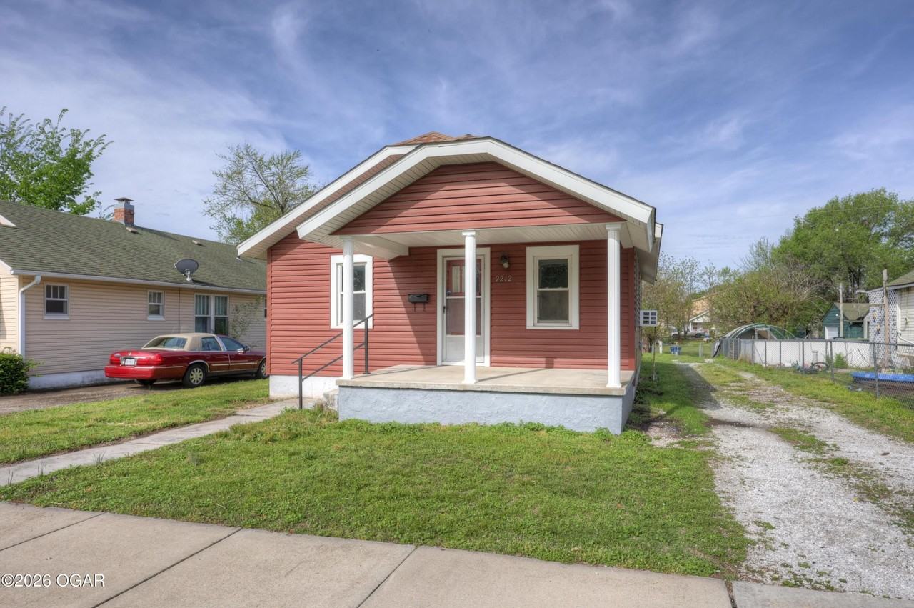 2212 Bird Ave - Photo 3 of 25