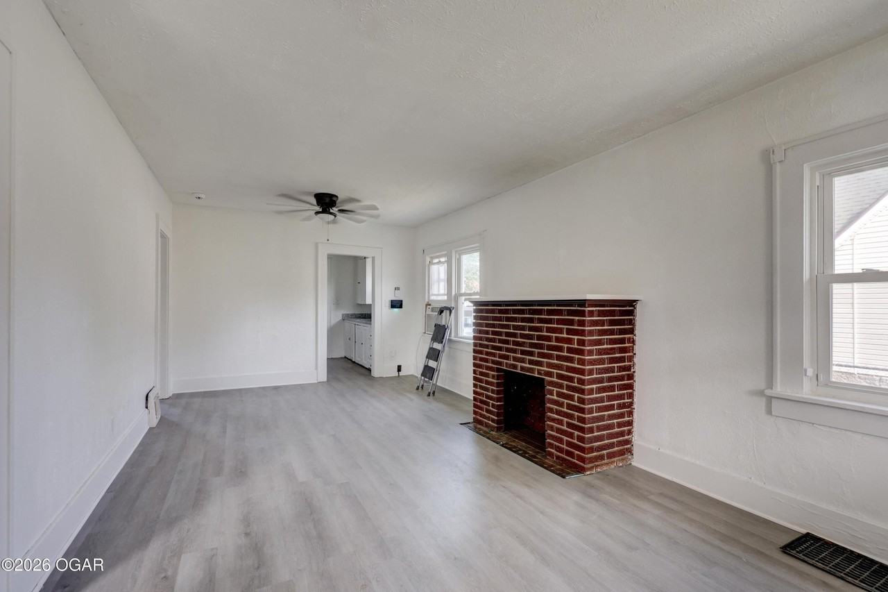 2212 Bird Ave - Photo 4 of 25