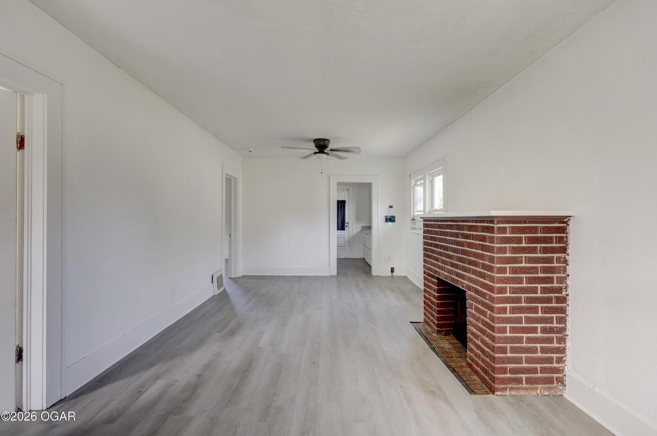 2212 Bird Ave - Photo 5 of 25