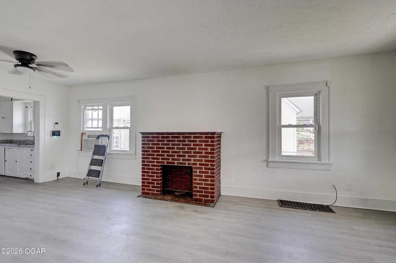 2212 Bird Ave - Photo 6 of 25