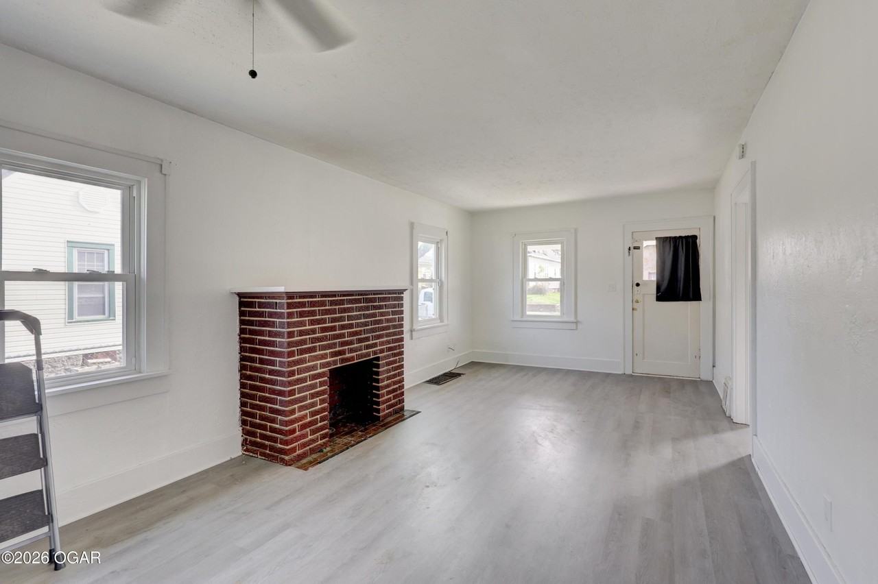 2212 Bird Ave - Photo 7 of 25