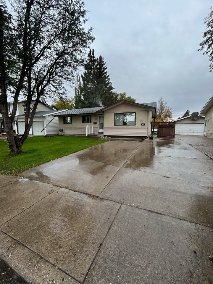 131 Deborah Cres - Photo 3 of 17