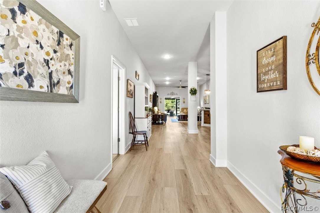 615 W Rexford Dr - Photo 4 of 17