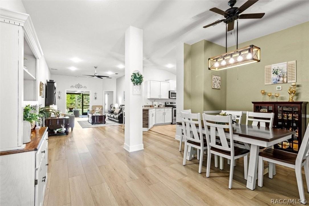 615 W Rexford Dr - Photo 5 of 17