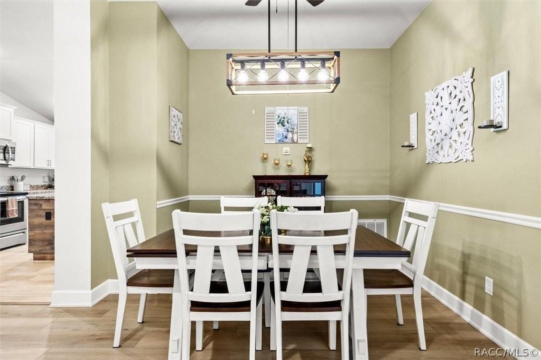 615 W Rexford Dr - Photo 6 of 17