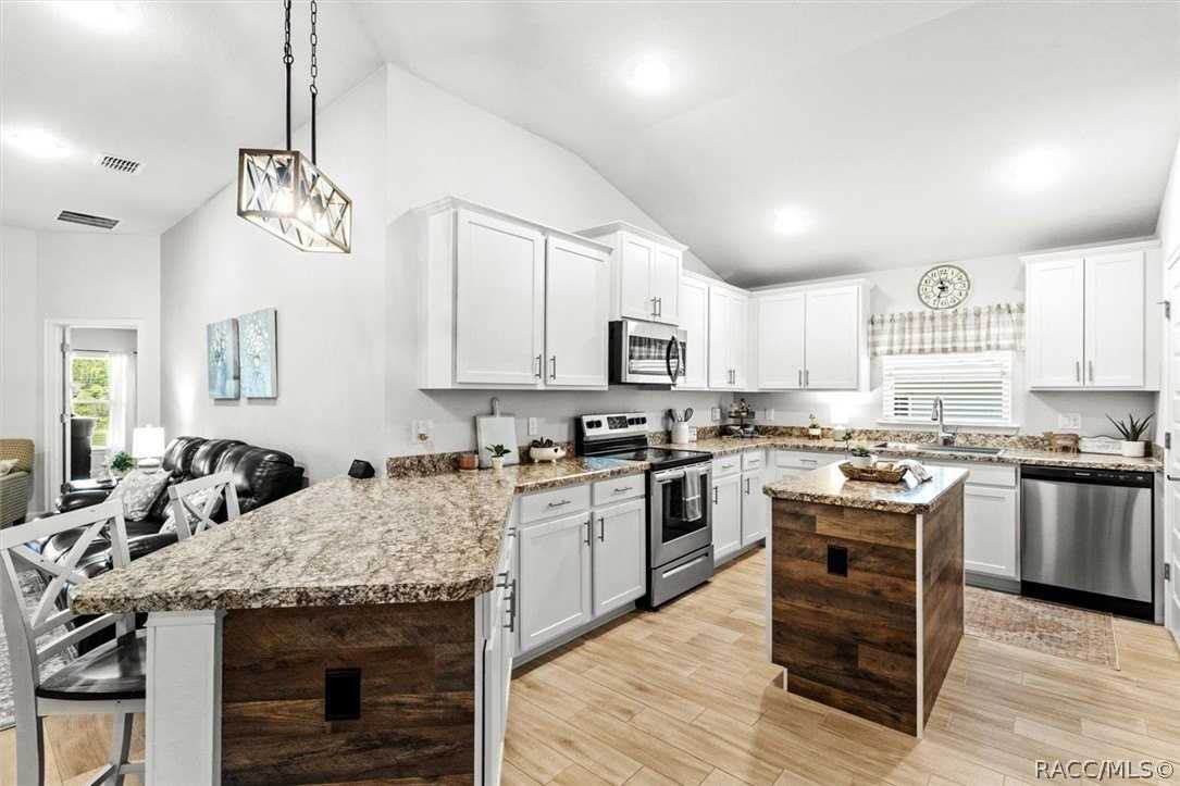 615 W Rexford Dr - Photo 7 of 17