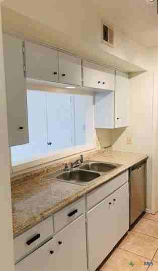6718 Silvermine Dr #302 - Photo 7 of 11