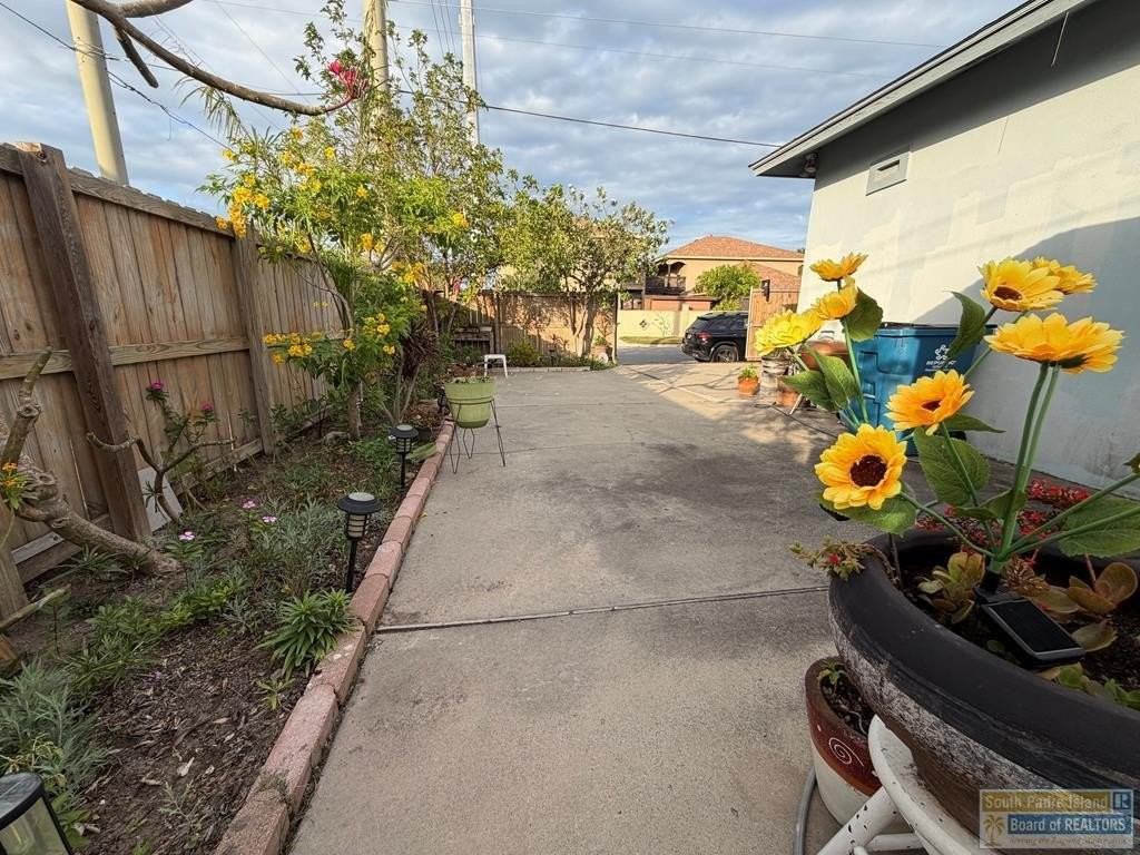 121 Madison St - Photo 2 of 9