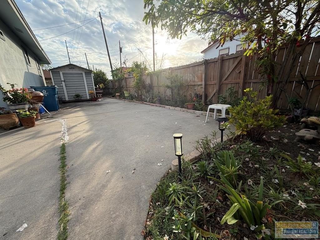 121 Madison St - Photo 3 of 9