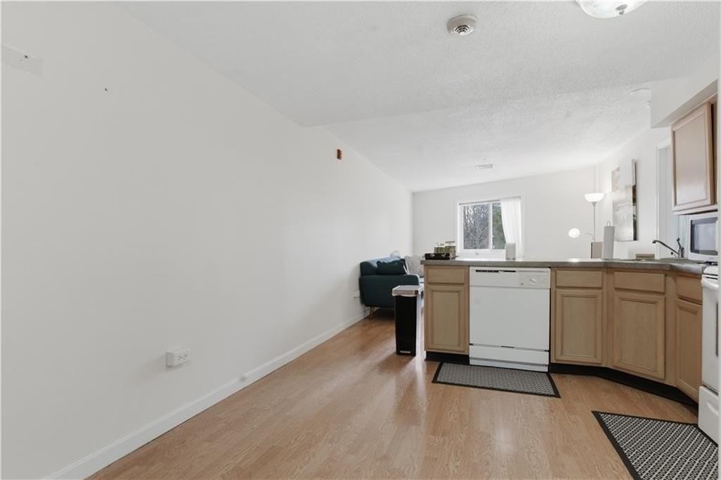 31 Devereux St #207 - Photo 3 of 27