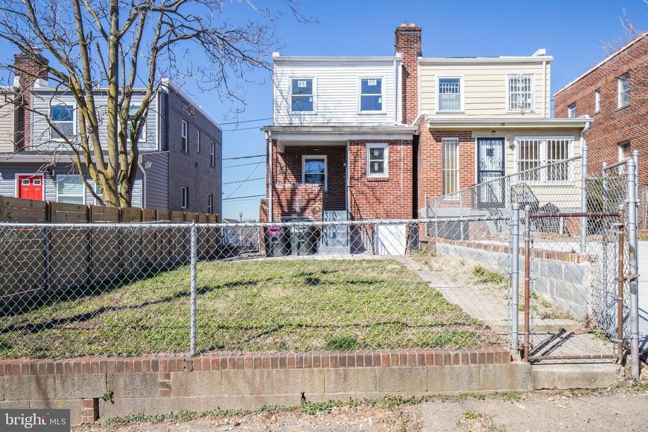 1889 Alabama Ave Se - Photo 3 of 49