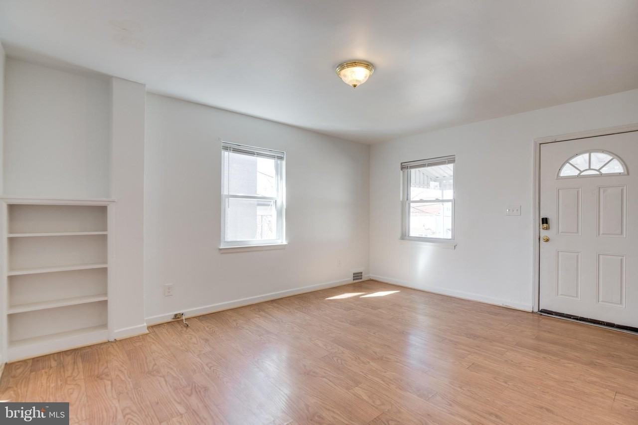 1889 Alabama Ave Se - Photo 7 of 49