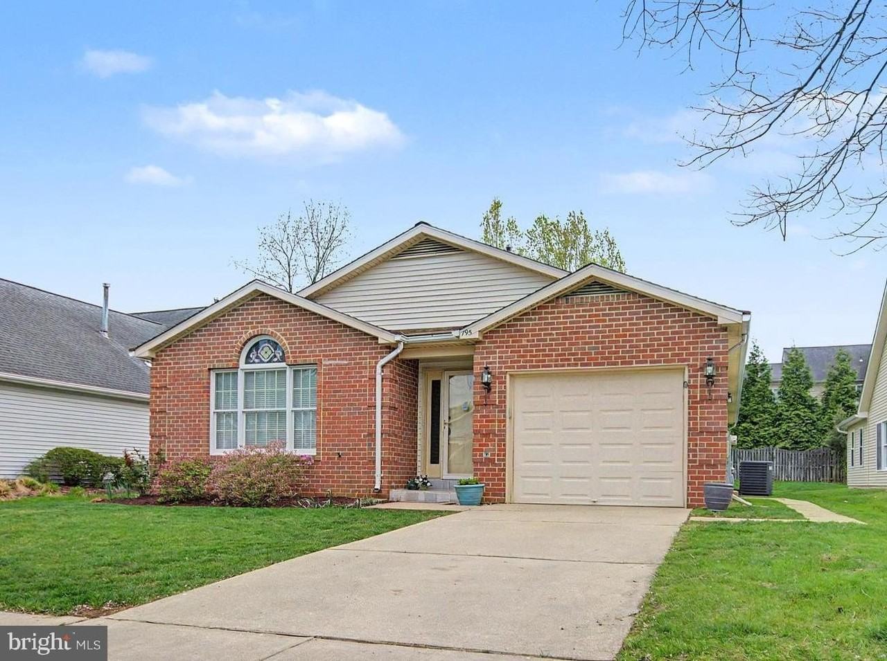 795 Eastern Point Rd - Photo 2 of 38