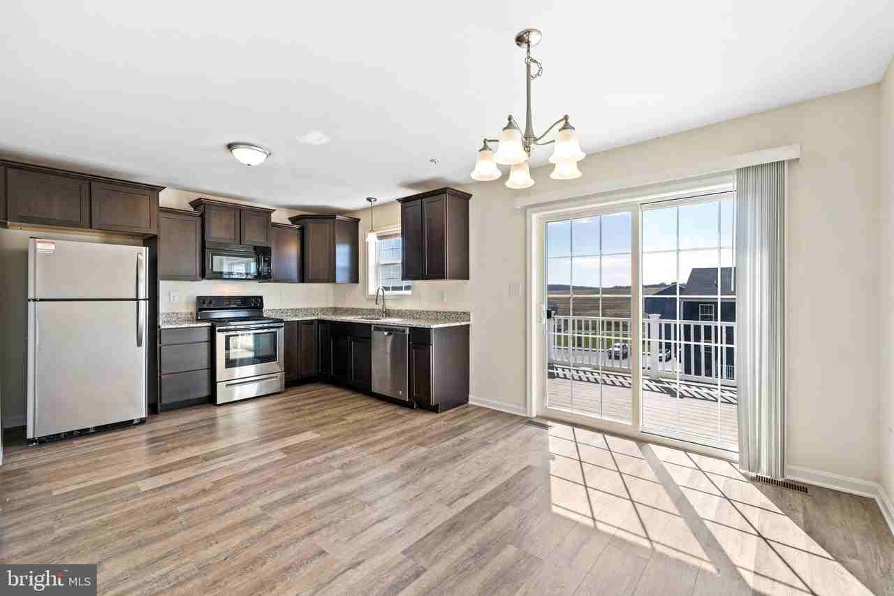 775 Bassett Dr - Photo 5 of 25