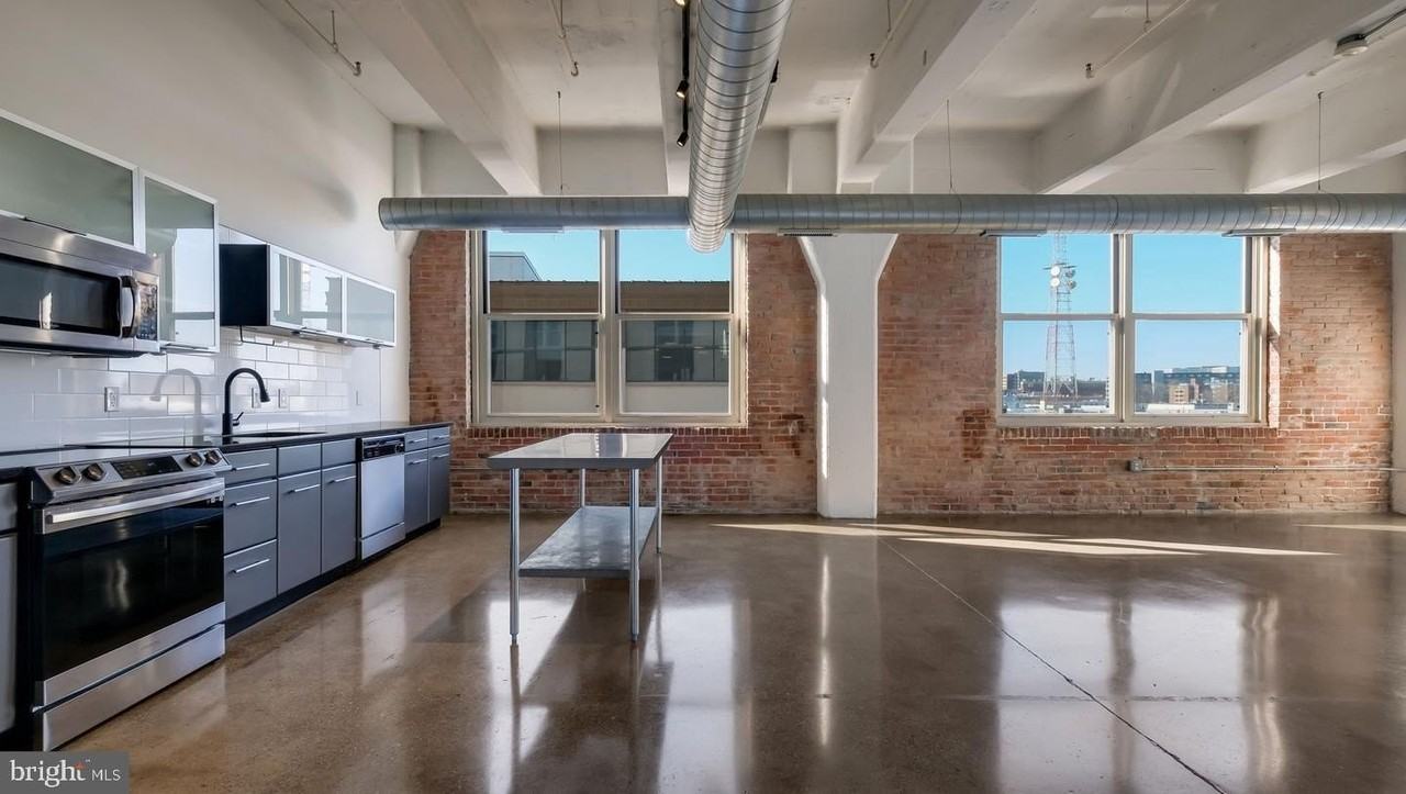444 N 4th St #401 - Photo 3 of 29