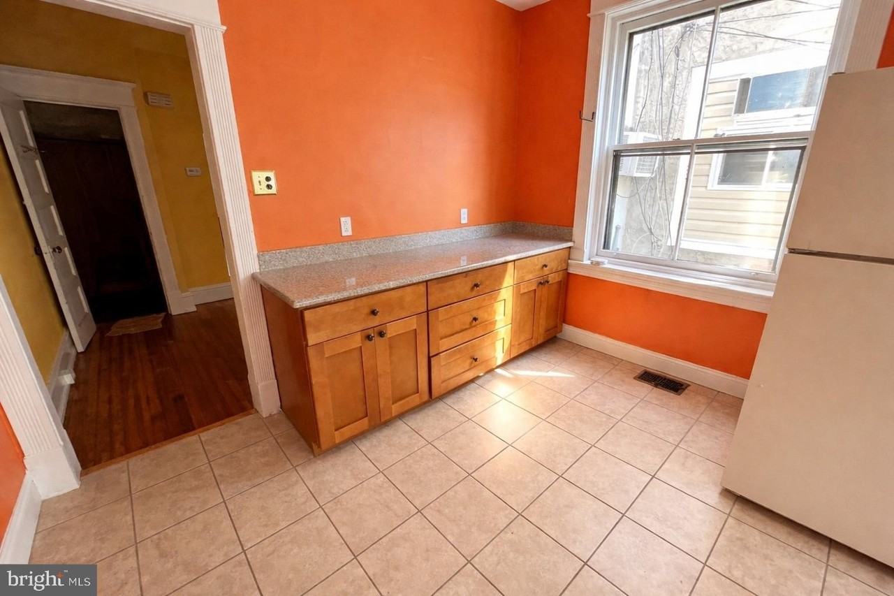 5124 Catharine St - Photo 5 of 17