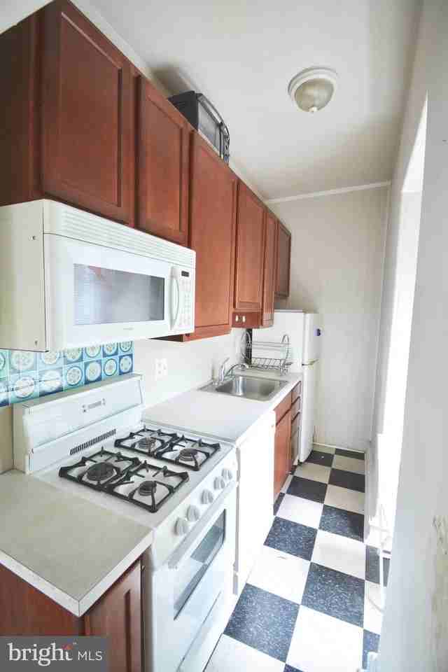 122 W Manheim St Apt 12 - Photo 5 of 15