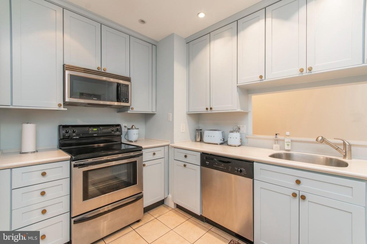 1731 Wallace St Apt 201 - Photo 5 of 26