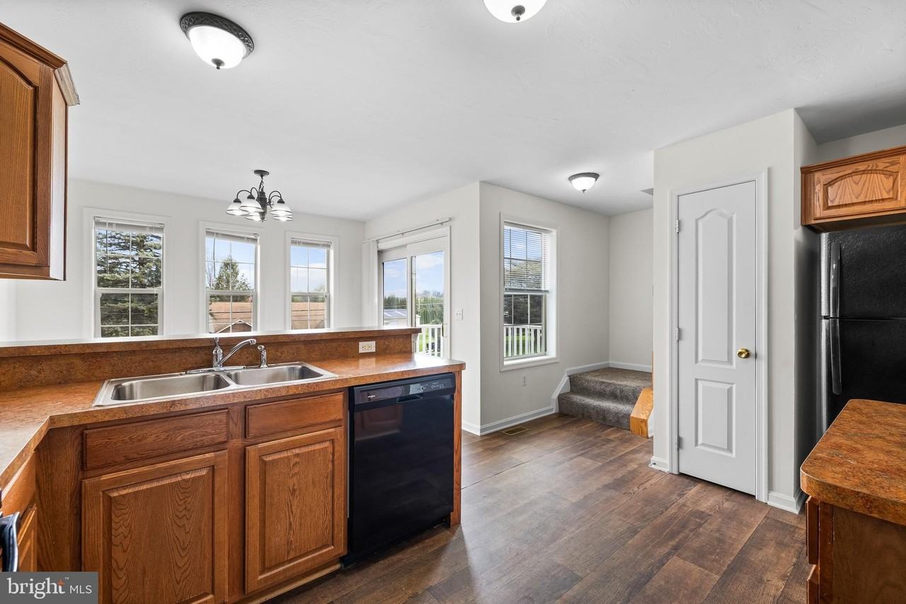 33 Shady Tree Ct - Photo 7 of 22