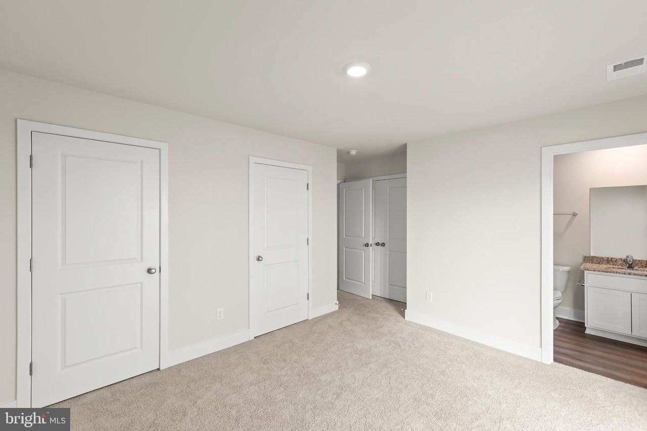 133 LAKOTA Street - Photo 4 of 32