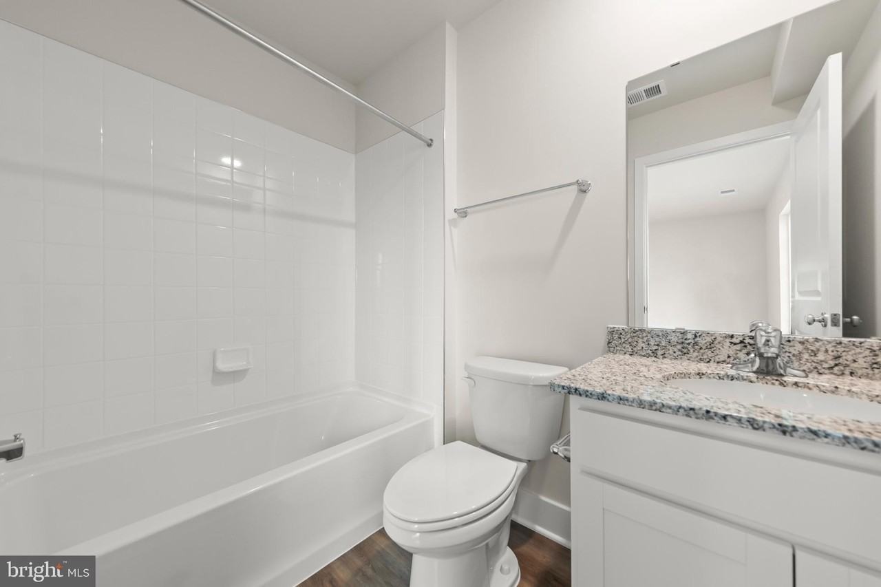 133 LAKOTA Street - Photo 5 of 32