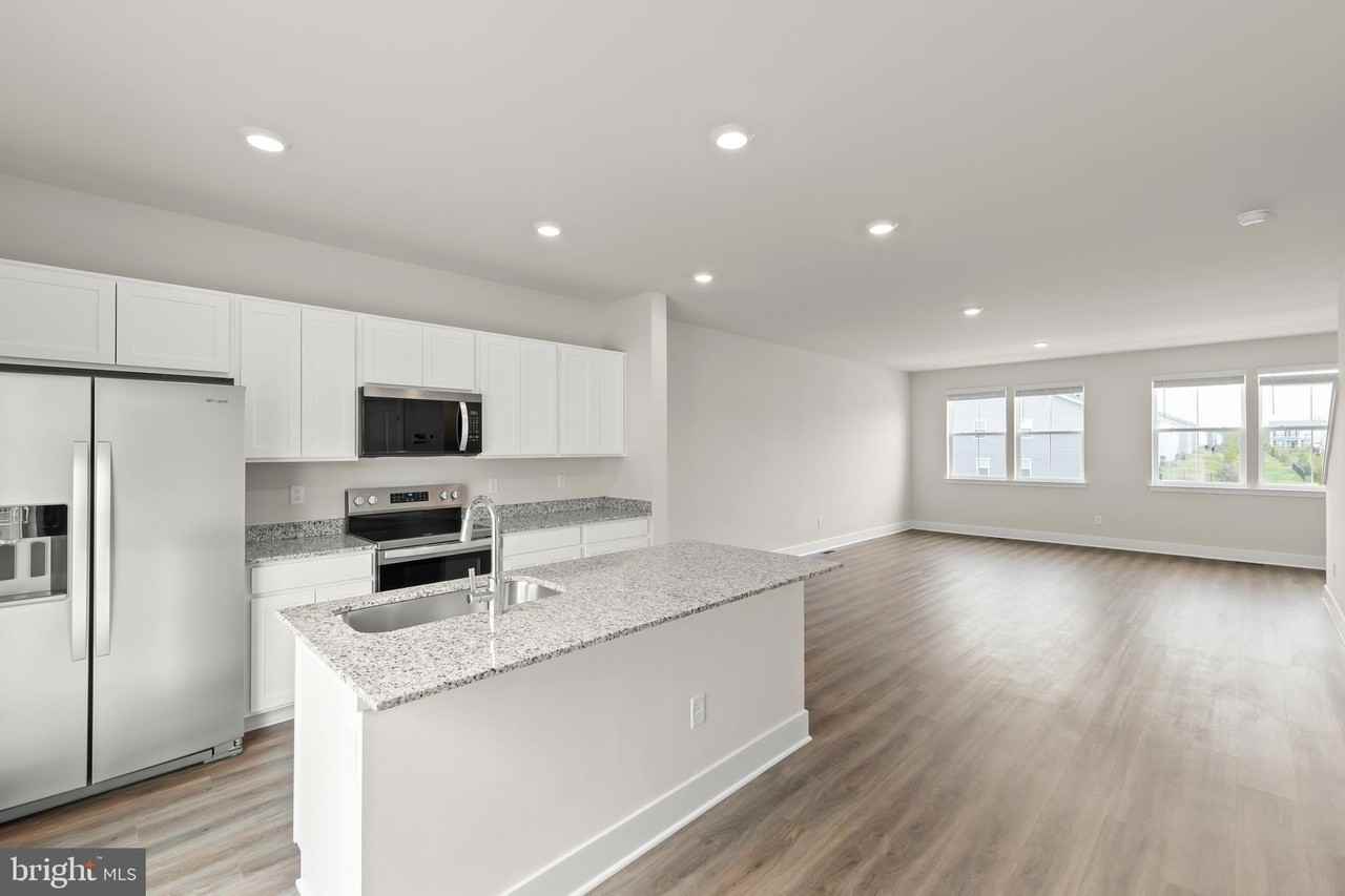 133 LAKOTA Street - Photo 6 of 32