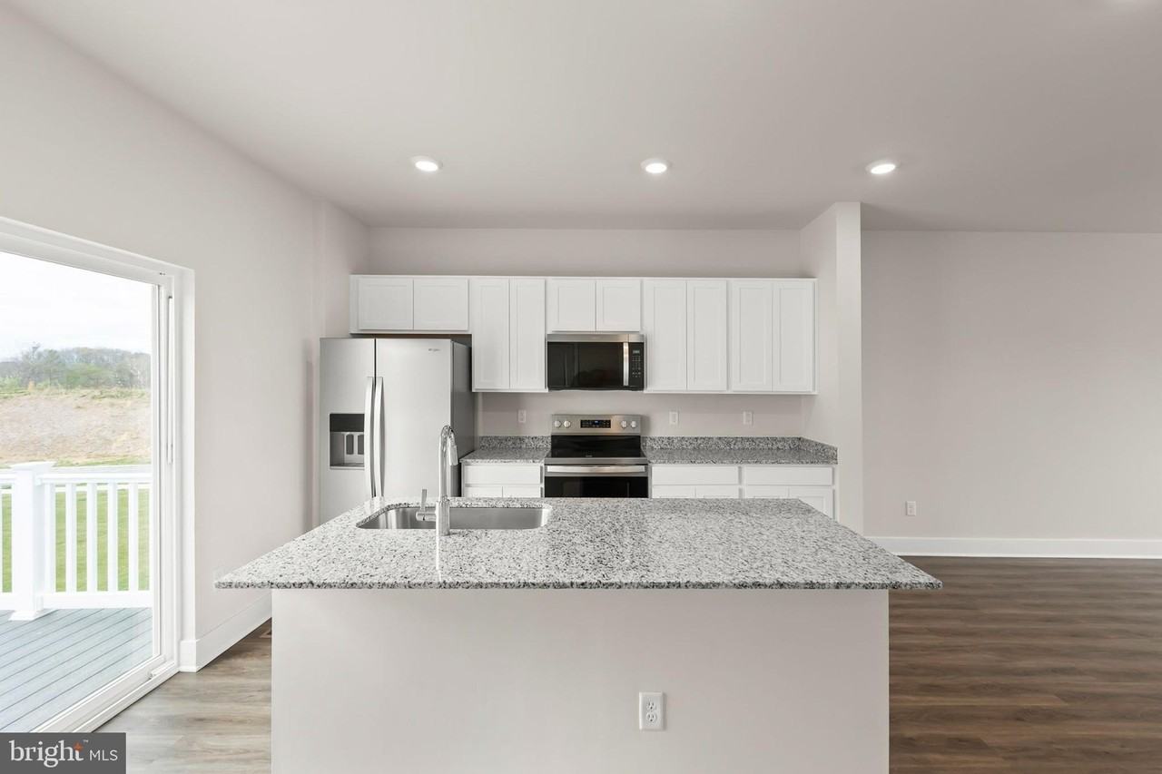 133 LAKOTA Street - Photo 7 of 32