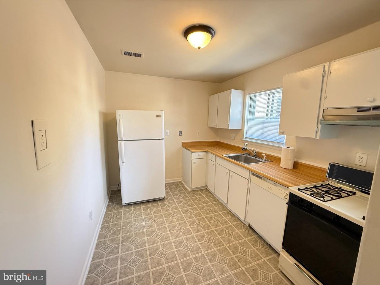 8415 Benecia Ct #37 - Photo 5 of 11