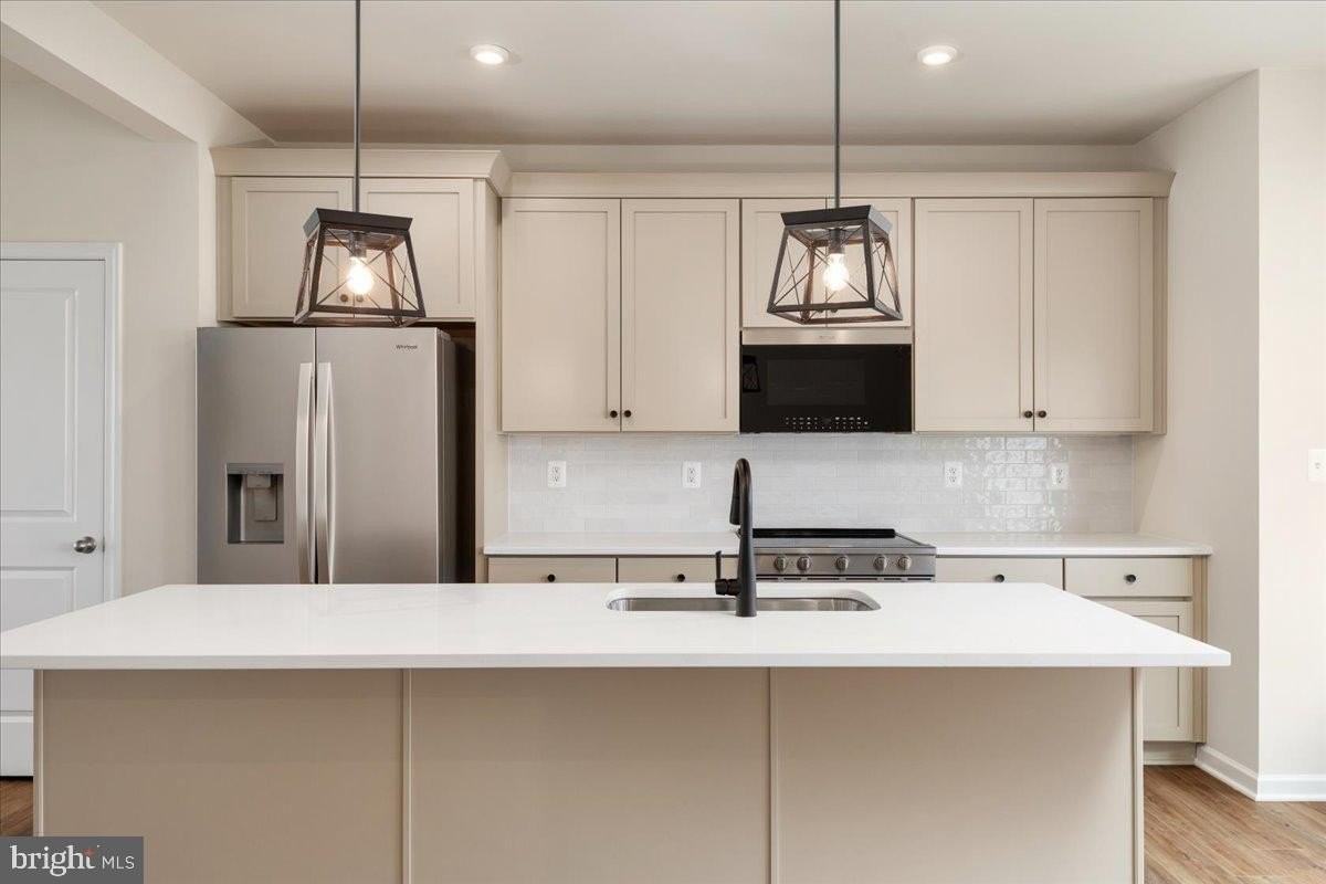 210 Monteith Dr - Photo 4 of 31