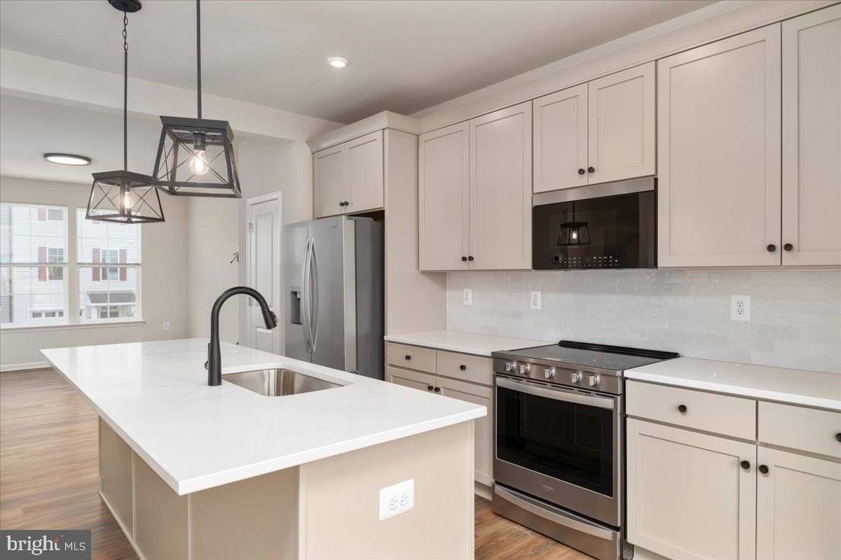 210 Monteith Dr - Photo 5 of 31