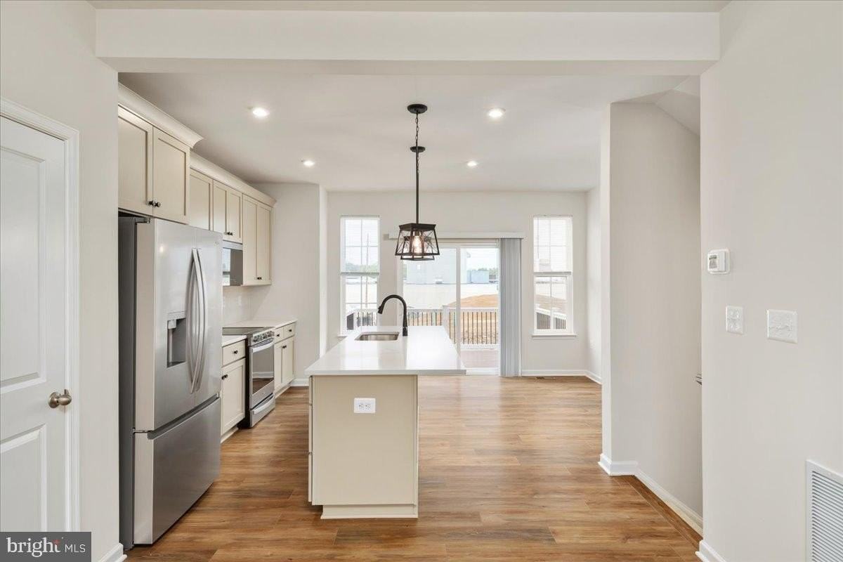 210 Monteith Dr - Photo 6 of 31