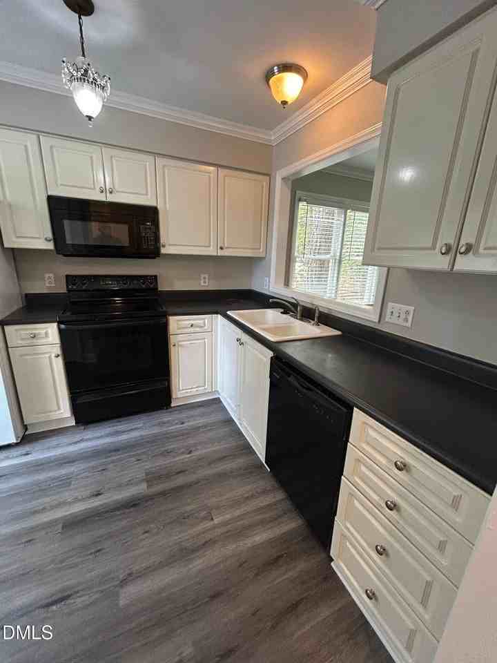 1801 Crystal Downs Ln - Photo 3 of 24