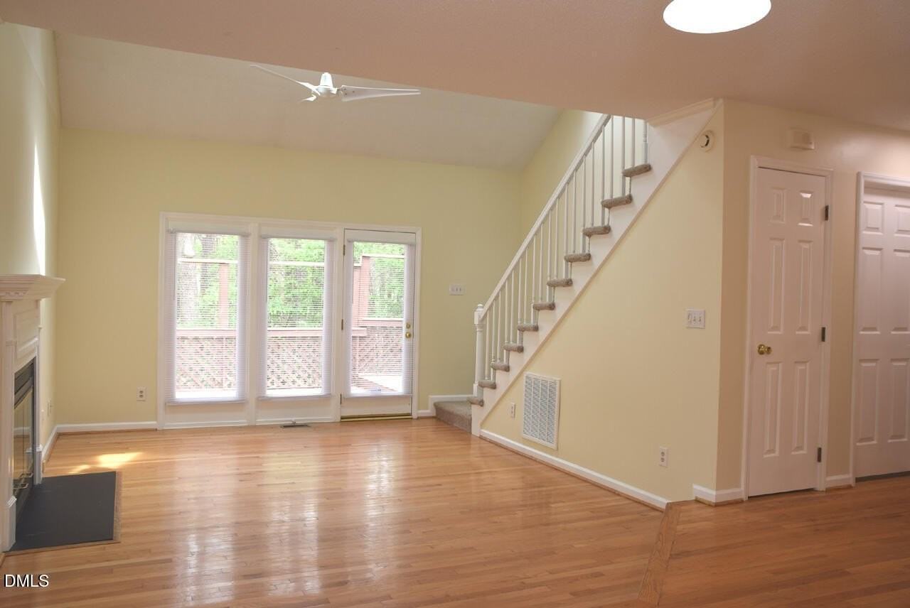 1015 Oak Lake Ct - Photo 2 of 37