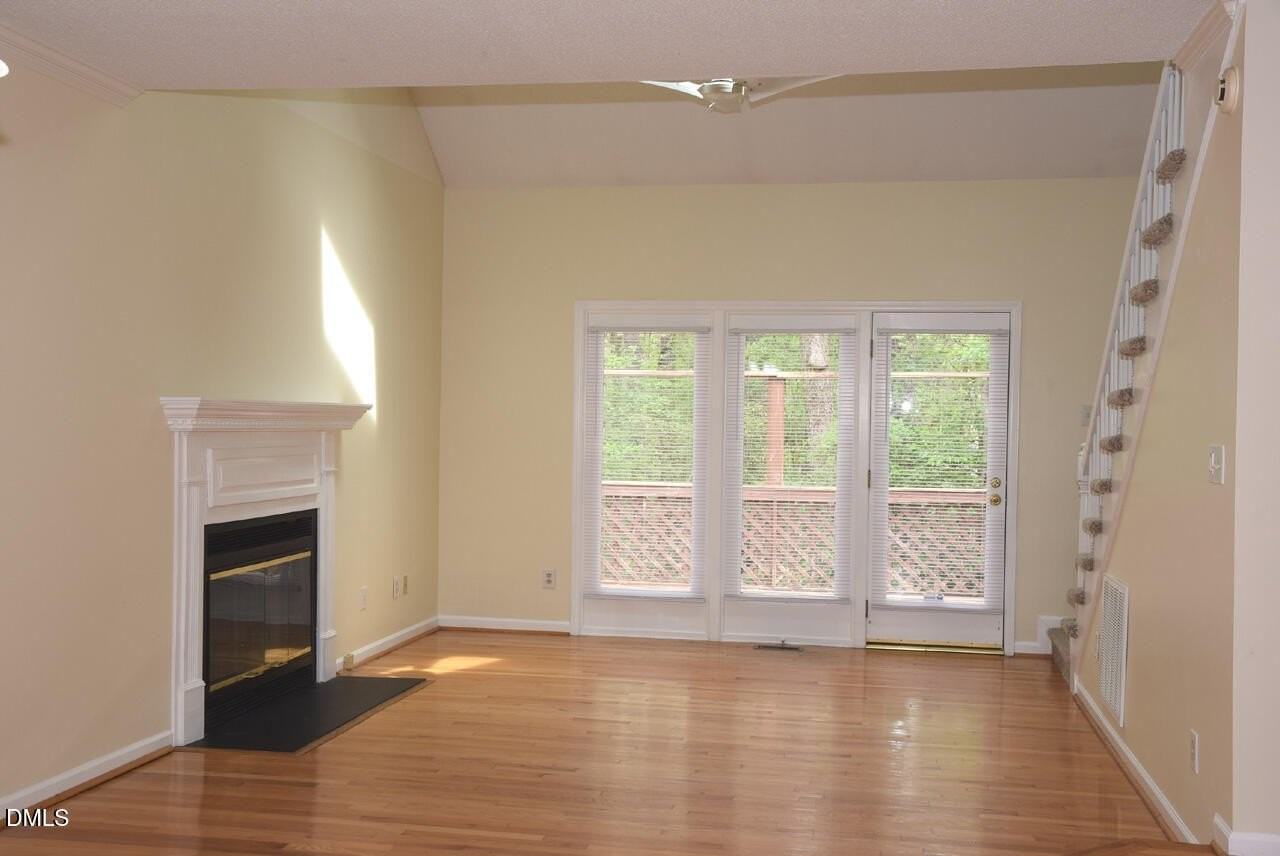 1015 Oak Lake Ct - Photo 3 of 37