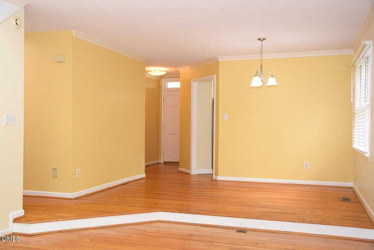 1015 Oak Lake Ct - Photo 5 of 37