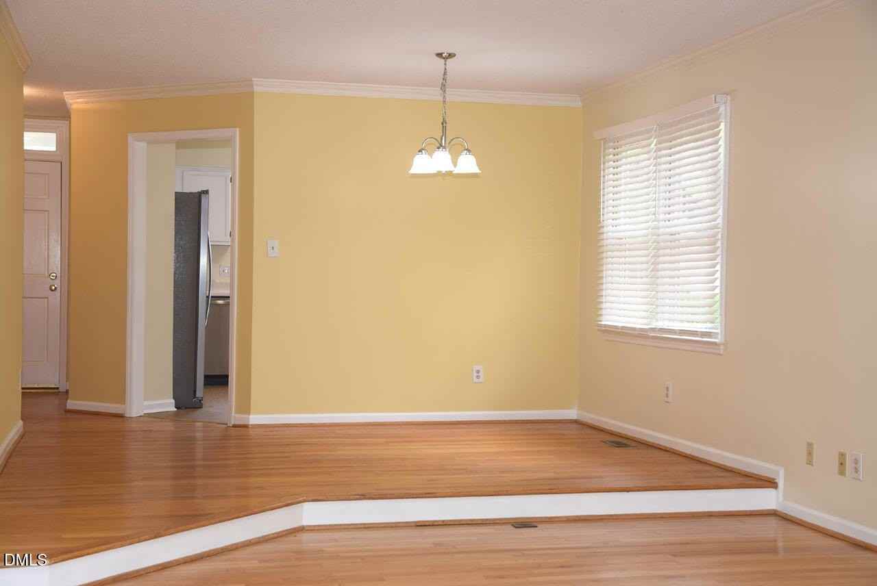 1015 Oak Lake Ct - Photo 6 of 37