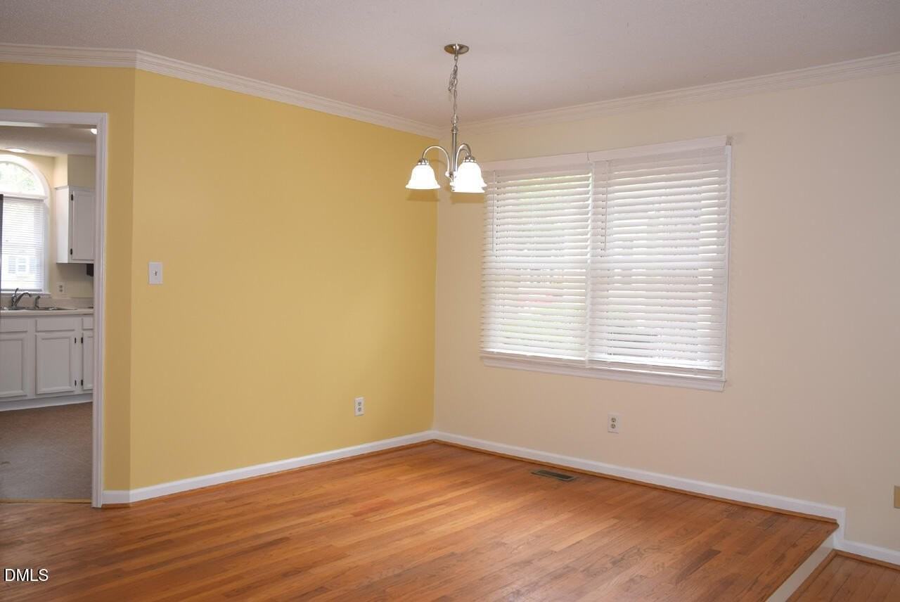 1015 Oak Lake Ct - Photo 7 of 37