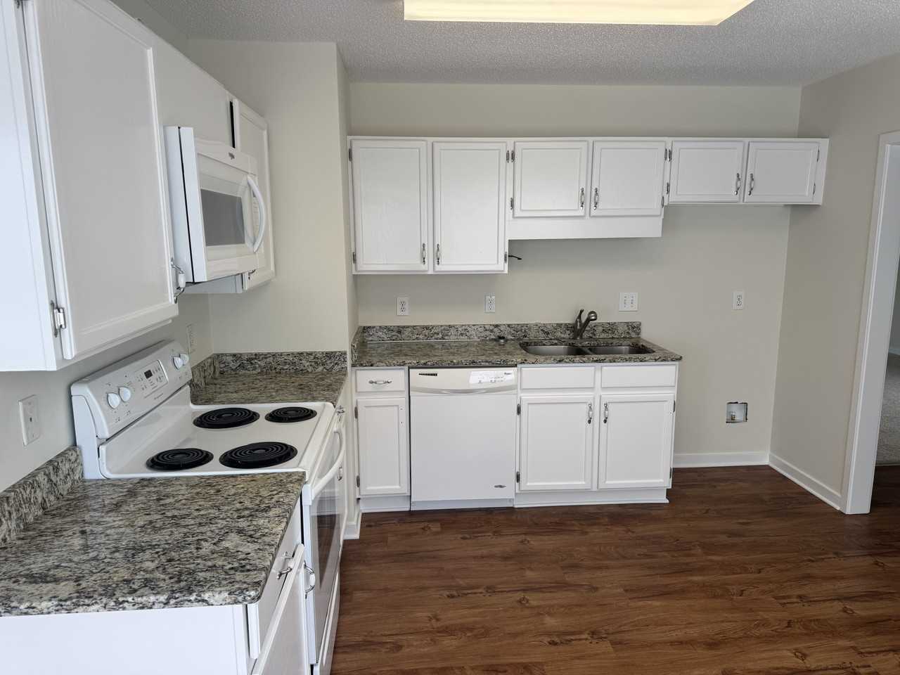 208 West Kilarny Road - Photo 4 of 8